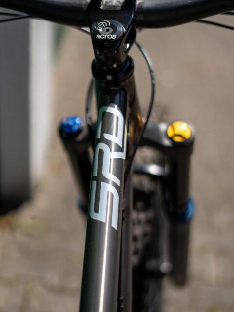 🍫🤎 Double Choc – kein Snack, sondern pure 🚴♀️💨 Speed-Liebe!
#SRD aka SourRacingDevelopment bringt wieder was auf die Piste, das schokoladig schnell & richtig bissig ist! 🔥🚀
🌈💚 Holt euch die Portion Style & Performance, die alle auf dem nächsten Kaffeestopp beneiden werden ☕😎
#ridedoublechocnotcars #bikelove #gravelgang #cyclinglife #custombike #sourbicycles #rideinstyle #gravelbike #cyclingcommunity #bikelust #speedchoc #pedalporn #bikelifestyle #rideyourbike 🚲✨