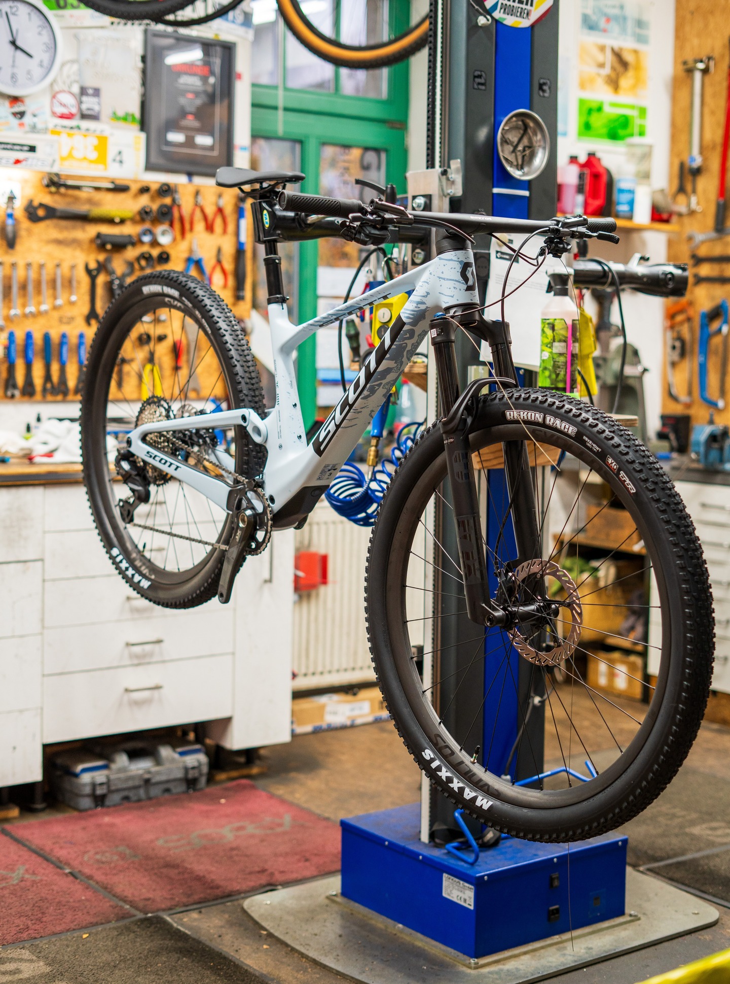 🎄 Holiday-Mode aktiviert! 🎅✨
Am 16.12. schließen wir schon um 17 Uhr – wir müssen schließlich noch Last-Minute-Geschenke besorgen 😜
Vom 24.12. bis 01.01. machen wir dann ganz zu und futtern uns durch die Feiertage 🍪🎁
Ab 02.01. sind wir wieder wie gewohnt für euch da – frisch aus dem Plätzchen-Koma! 🚴‍♂️💨
Frohe Weihnachten & einen guten Rutsch! ✨
Euer Bike Point Team ❤️

#Öffnungszeiten #Weihnachten #Feiertage #BikePoint #Dresden #FrohesFest #HappyNewYear #HoHoHo #bikepointdresden 🎄✨🚴