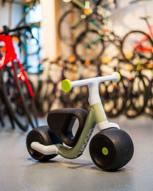 WOOM hat’s getan! 🎉🚲
Mit dem neuen woom WOW kommt das erste Self-Balance Bike – mehr Stabilität, mehr Spaß, mehr „WOW“ für alle kleinen Fahranfänger 😍
Perfekt, um spielerisch Balance zu lernen und selbstbewusst die ersten Meter zu rollen ✨💛
#woom #woomwow #KidsOnBikes #BalanceBike #LearningToRide #BikeFun #Kinderfahrrad #Fahrradliebe #NextLevel #bikepointdresden