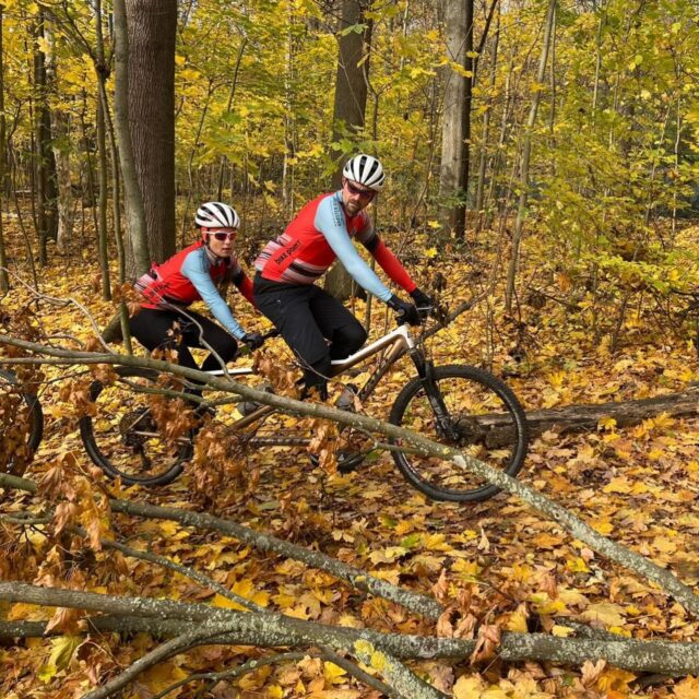 Jahresende ist Danke-Zeit 🙏
Und genau die möchten wir nutzen, um unserem @teambikepointdresden von Herzen für die großartige Zusammenarbeit zu danken.
In diesem Jahr konnten wir nicht nur gemeinsam viele Kilometer sammeln, sondern auch beachtliche Rennerfolge unter wehender bikepoint-Flagge feiern 🚴‍♂️🏁

Ein ganz besonderer Dank geht dabei an Gilbert für die starke Leitung und Organisation unserer Gruppenausfahrten – ohne dich wäre vieles nur halb so rund gelaufen 🤍

Danke für euren Einsatz, euren Teamgeist und die Leidenschaft fürs Radfahren.
Wir freuen uns auf alles, was kommt! 🚲✨

#bikepointdresden #teamwork #jahresrückblick #danke #teamspirit