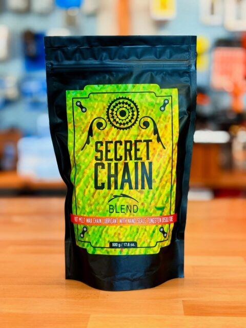 Neues Jahr, neues Wachs!
…warte, was? 🤔
Ja, richtig gelesen: Wachs! 🕯️🚲
Denn mit dem neuen Jahr gibt’s bei uns auch eine Neuerung:
Ab sofort könnt ihr eure Kette bei uns auf Heißwachs umstellen.
Sauber. Leise. Effizient.
Weniger Dreck, weniger Reibung – mehr Fahrspaß ✨
Bleibt dran, wir erklären euch, warum Wachs das neue Must-have ist 👇
#bikepointdresden #kettenpflege #heißwachs #neuesjahrneuesglück
#fahrradliebe