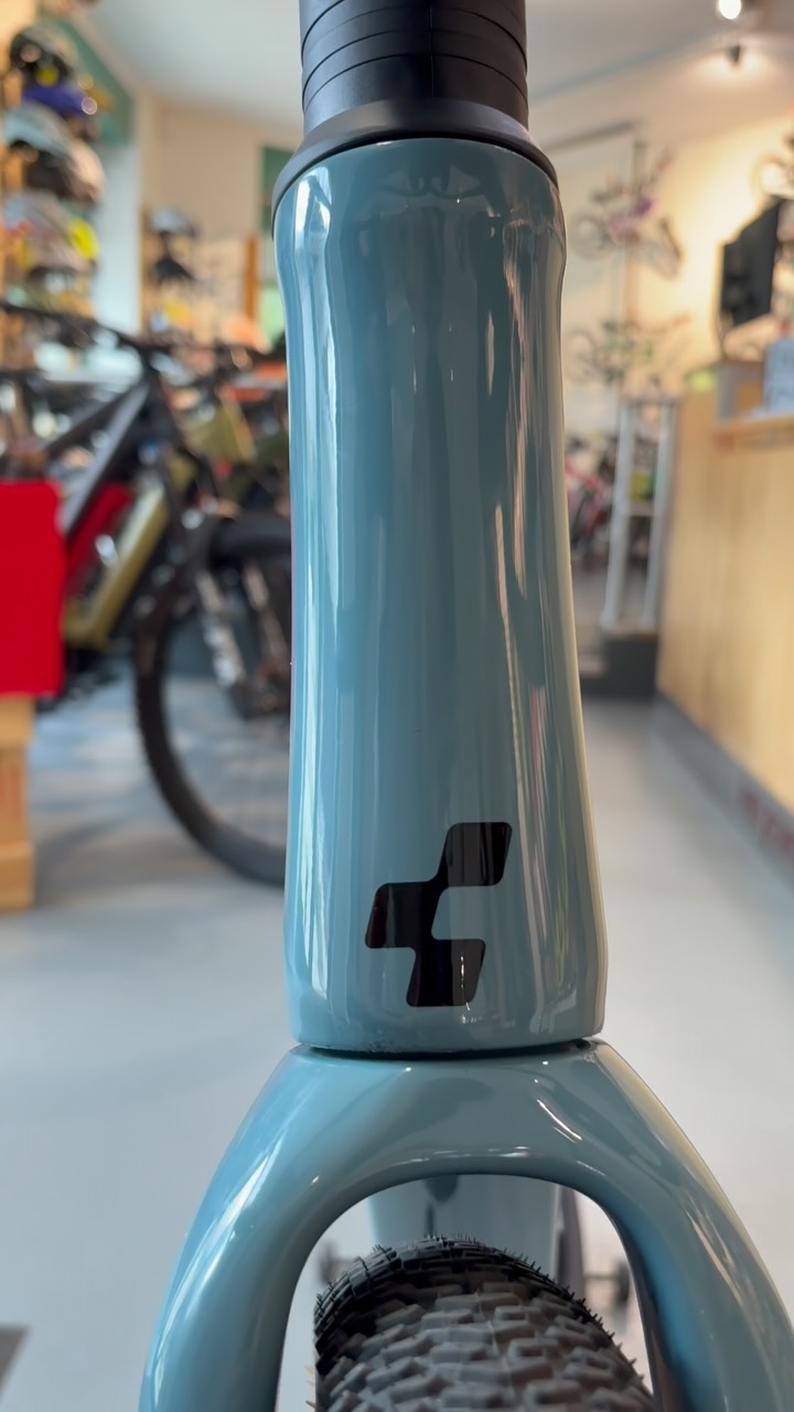 Cube Nuroad C:62 EX surfblue black 🌊🤙🏻🏄‍♀️
#bikepointdresden #cyclinglife #cubebike #gravelbike #bikelife
