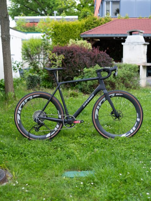 🚀 Camino RS Pro AXS – aber wofür steht eigentlich das „RS“? 👀

A) Really Sexy 😏
B) Race Sport 🏁
C) Rough Stuff 🪨

Na, wer weiß es? 👇
Die Auflösung gibt’s im nächsten Slide! 🔥

#stevens #stevensbikes #caminors #caminorsproaxs #bikepointdresden