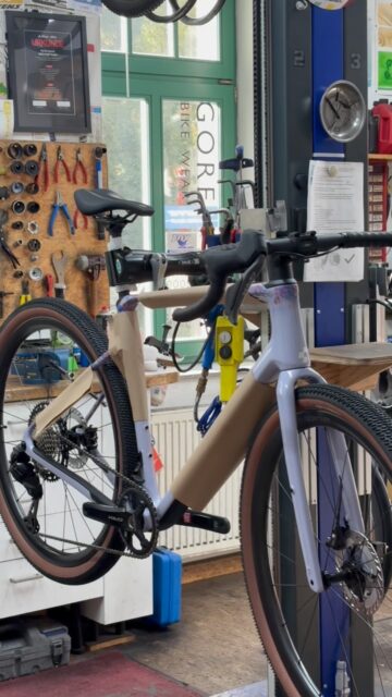 🖌️ Wann wird aus einem Bike ein Kunstwerk? Wenn’s Artline heißt.

@cube.bikes 

#bikepointdresden #cubebikes #gravelbike #artline #bikes